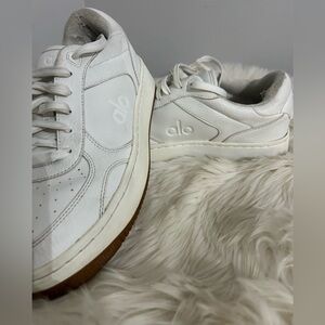 ALO YOGA
Recovery Mode Sneaker - Natural
White/Gum